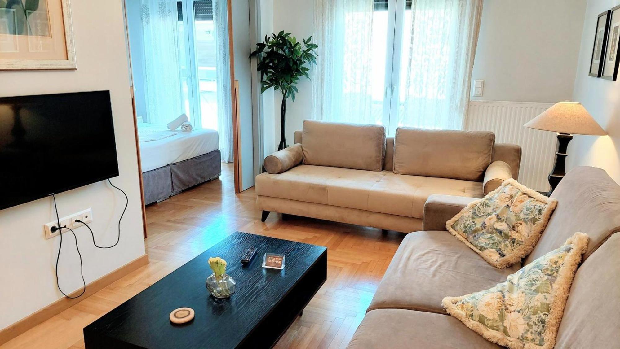 Elegant In Acropolis Apartment *