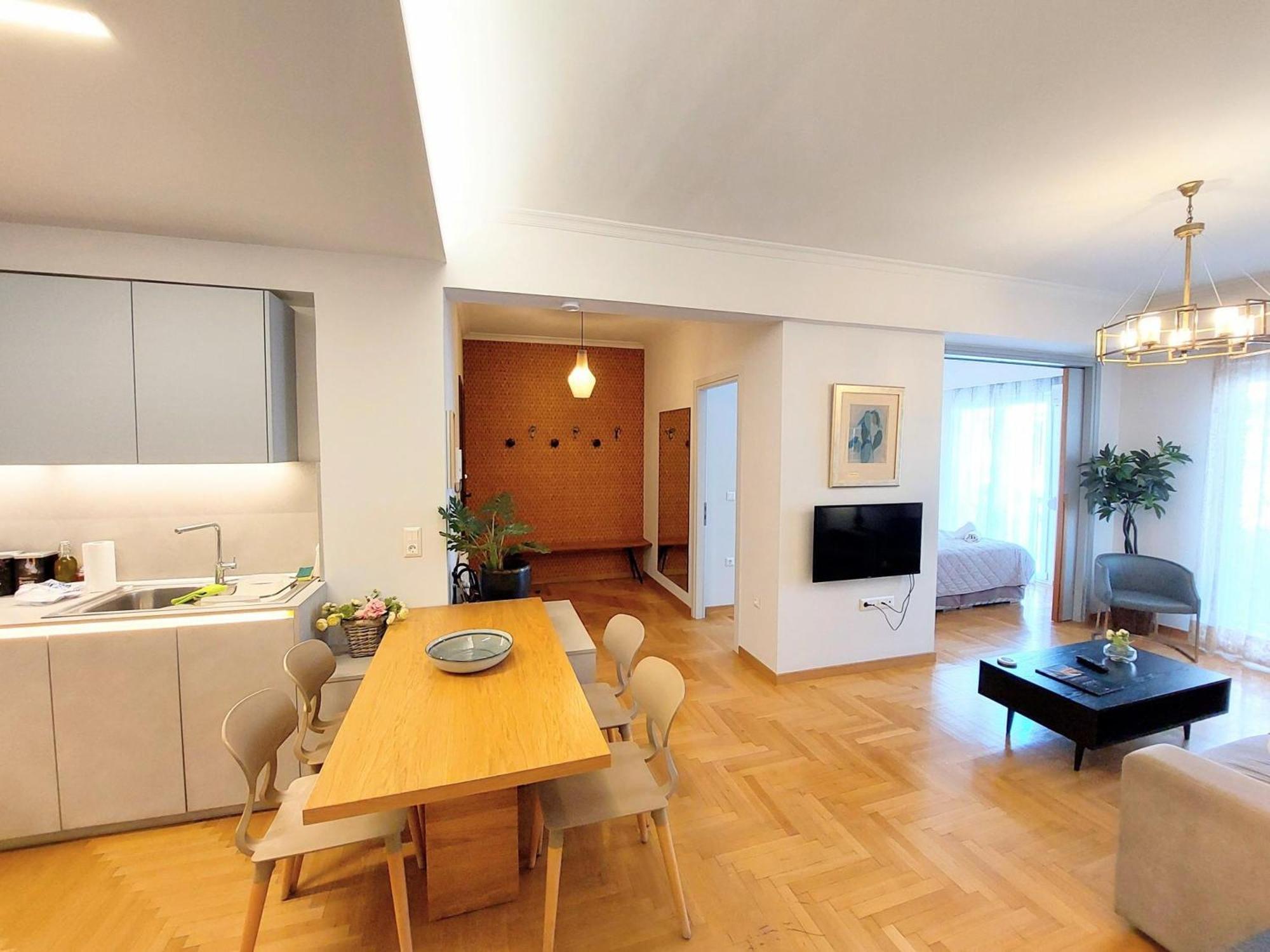 Elegant In Acropolis Apartment